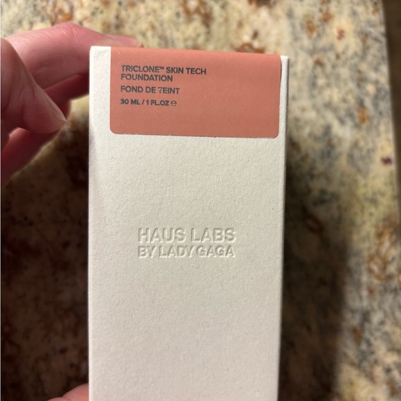 HAUS LABS BY LADY GAGA 
Triclone skin tech foundation 
30 ML / 1 FL.0Z - Picture 7 of 7